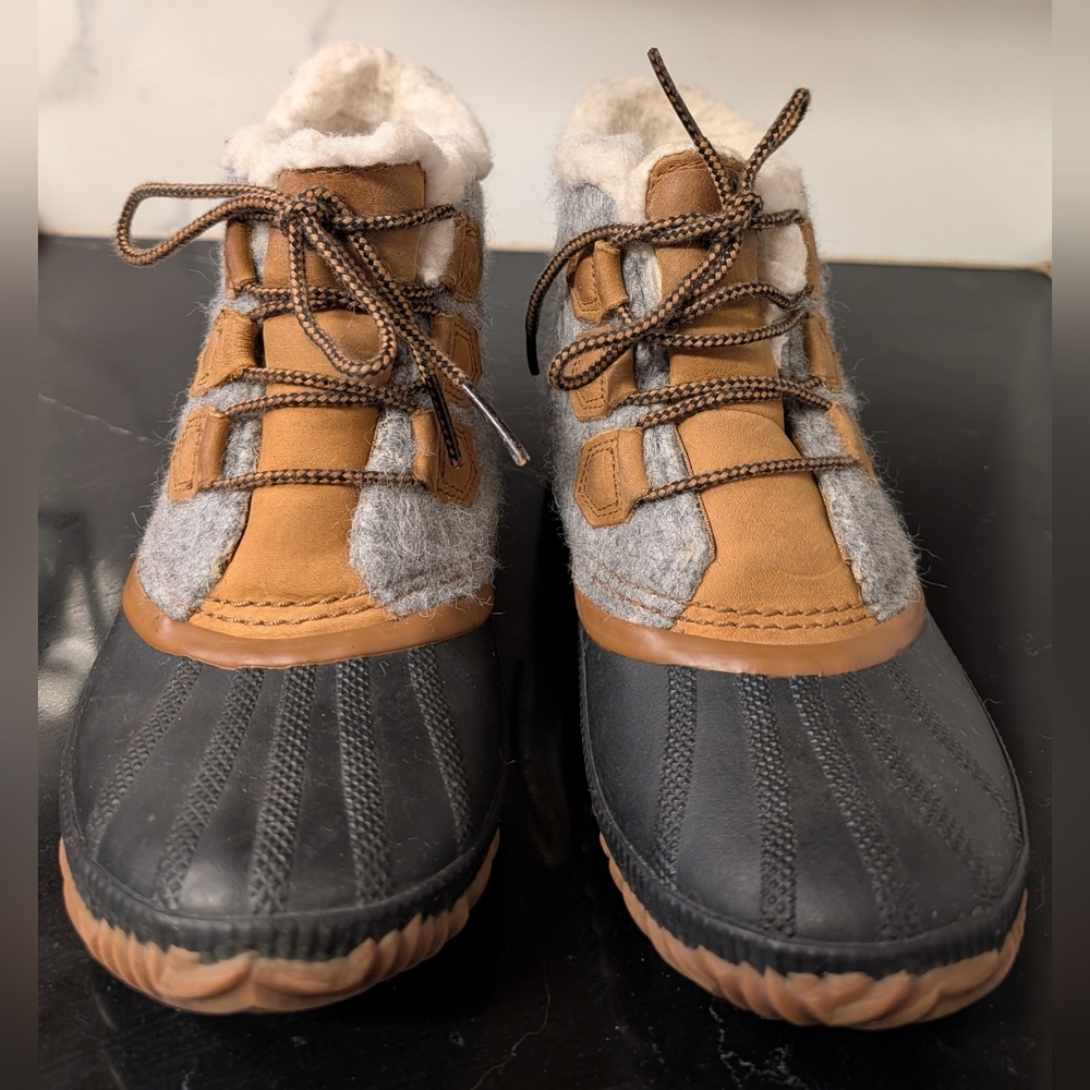 Sorel Out 'n About Plus Felt Winter Boot - Gray/Tan - Picture 4 of 11